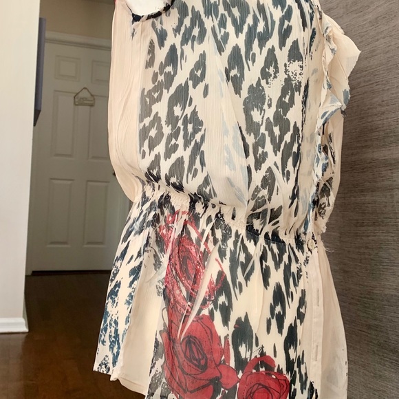 Sheer timeless button front top - Picture 4 of 6